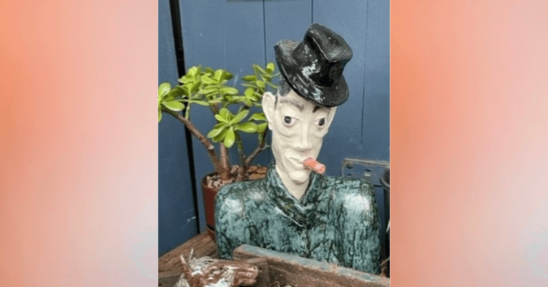 Worldly Smirk (a&nbsp;Tanka)