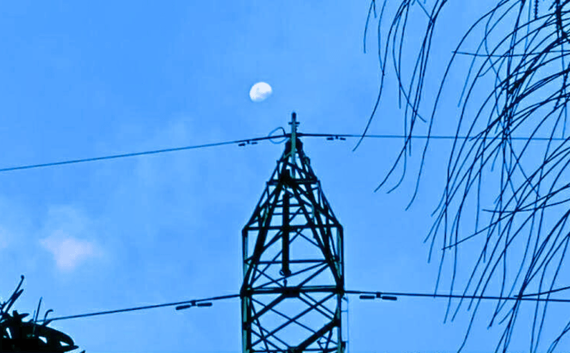 Moon Crossing (a&nbsp;Tanka)